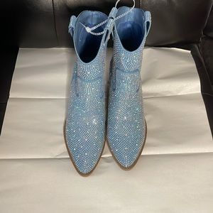 Brand new baby blue Forever sparkly women’s cowboy boots